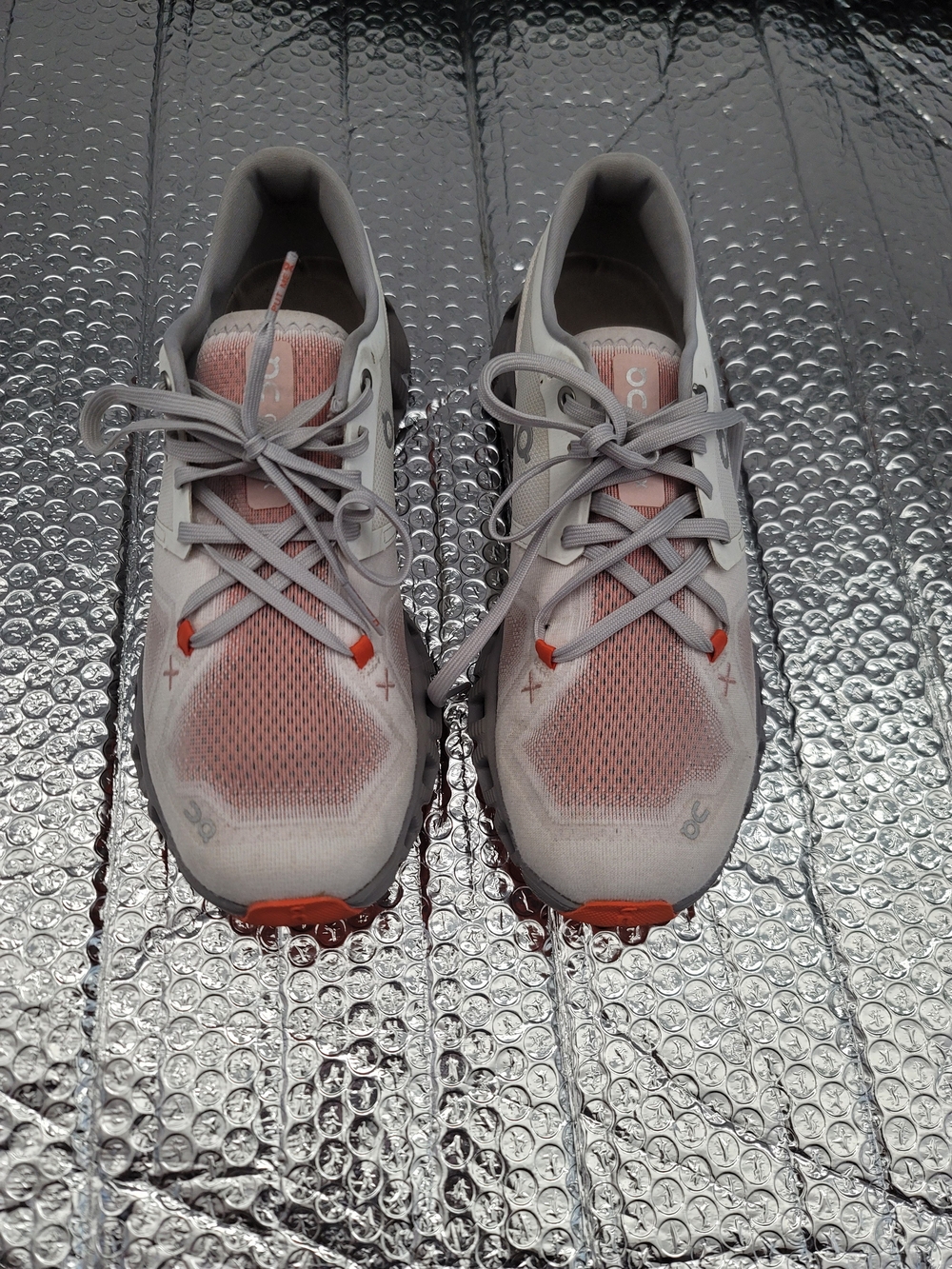 On Running Cloud Women's Running Shoes in Light Gray and Coral - Picture 5 of 8